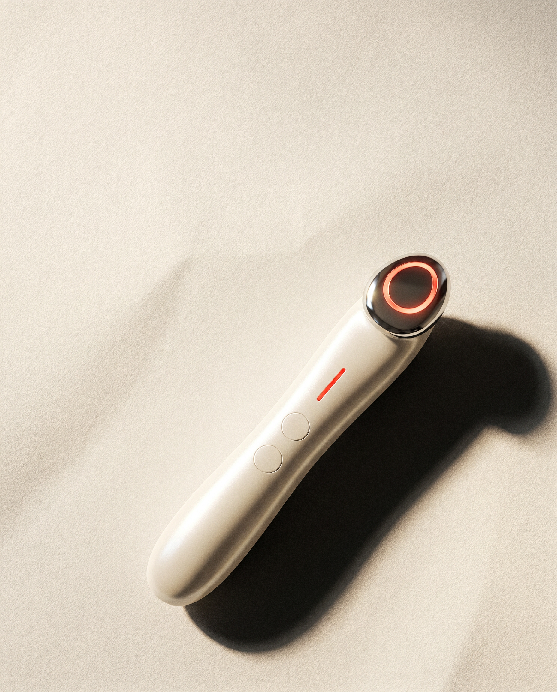 Halmeoni Piec — białe urządzenie z metalową głowicą i pierścieniem LED, leży na kremowej tkaninie.